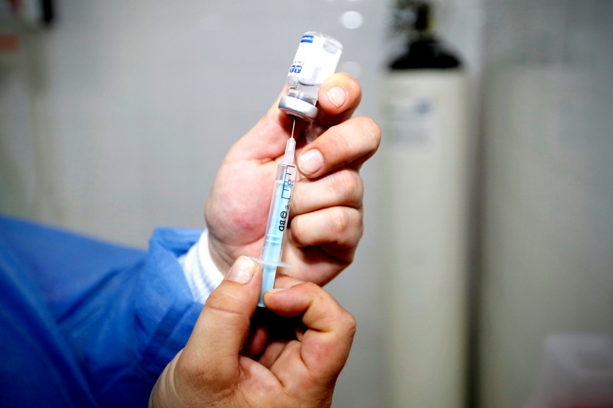 El gobierno bonaerense destacó un récord de aplicaciones diarias de vacunas contra el Covid