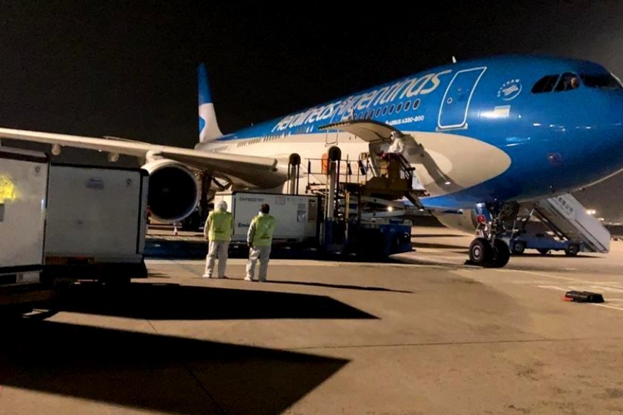 Llega desde China el avión de Aerolíneas con 900 mil vacunas Sinopharm