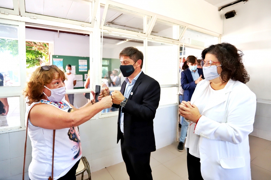 Kicillof se mostró con Vizzotti en un Centro de vacunación en Morón y celebró las más de 400 mil aplicaciones
