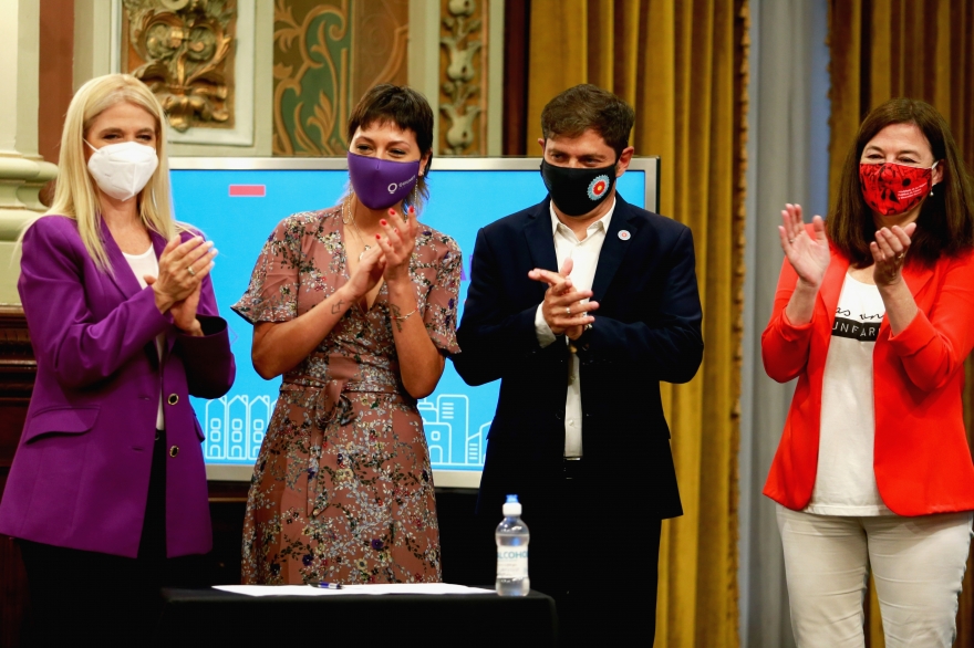 Kicillof lanzó nuevas oficinas de atención para la violencia de género y estatizó la Linea 144