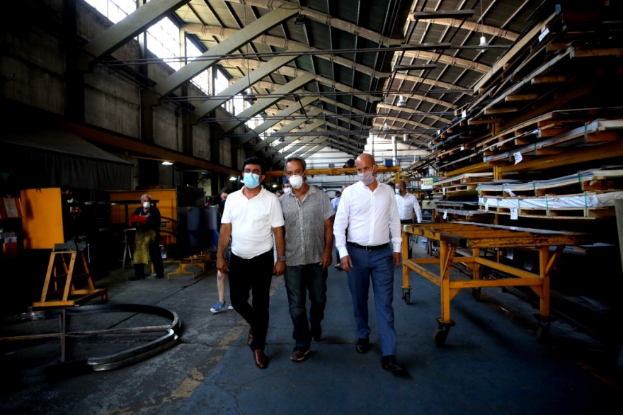 Espinoza recorrió la empresa Signo Plast junto al secretario PyME de la Nación