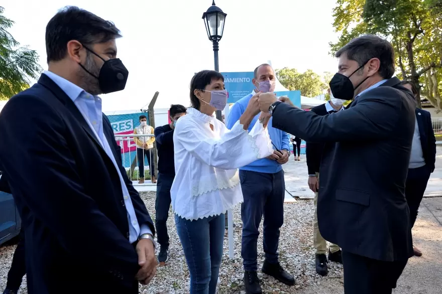 Kicillof visitó a Mayra Mendoza y se mostró preocupado por el aumento de contagios