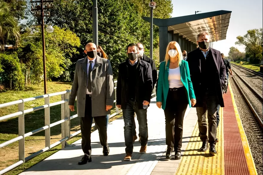 Guerrera, junto Magario y Nardini inauguró la renovada estación de Sourdeaux