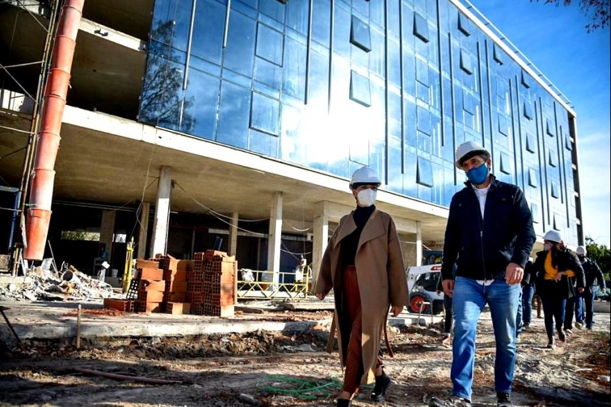 Mayra Mendoza recorrió las obras del emprendimiento “Nuevo Quilmes Plaza”