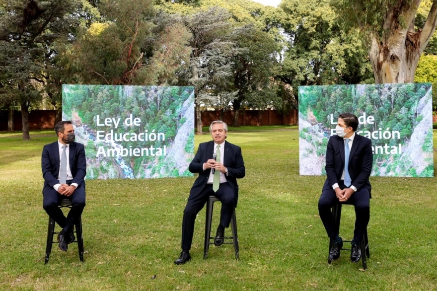 Alberto Fernández celebró la promulgación de la Ley de Educación Ambiental