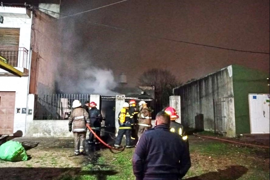 Padre e hijo murieron en un incendio en su propia casa en La Plata