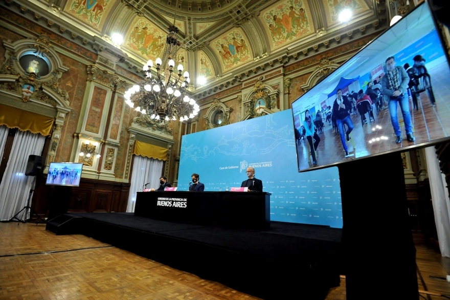 Kicillof y la charla con el intendente de Punta Indio, el municipio 100% vacunado