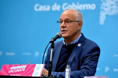 Gollan descartó certificado de vacunación para ingresar a bares y restaurantes