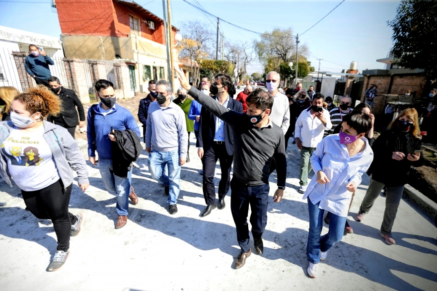 Kicillof y Mayra Mendoza recorrieron obra de pavimentación en Quilmes