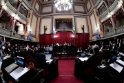 El Senado bonaerense debate cargos en el Bapro, Defensoría del Pueblo y el pliego de Thea