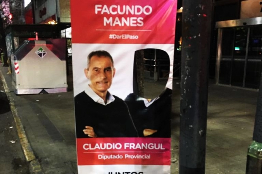 En La Plata denuncian “campaña sucia” por la destrucción de carteles de Manes