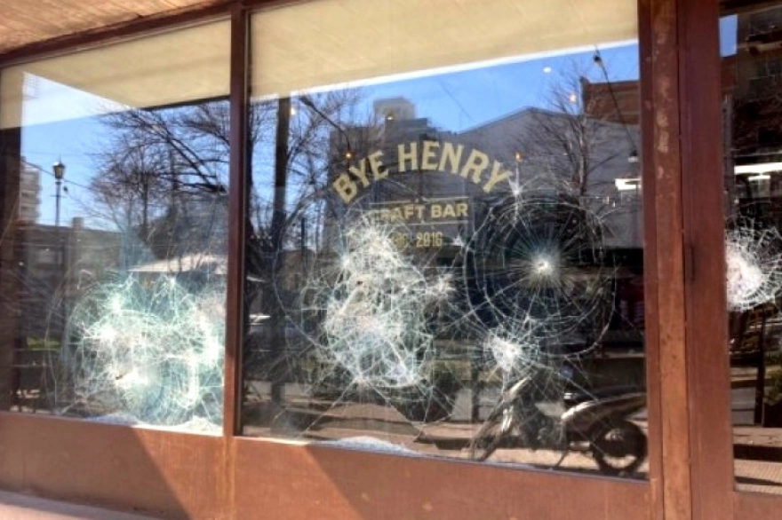 Una pelea en Bye Henry de La Plata terminó a los sillazos y con vidrios rotos