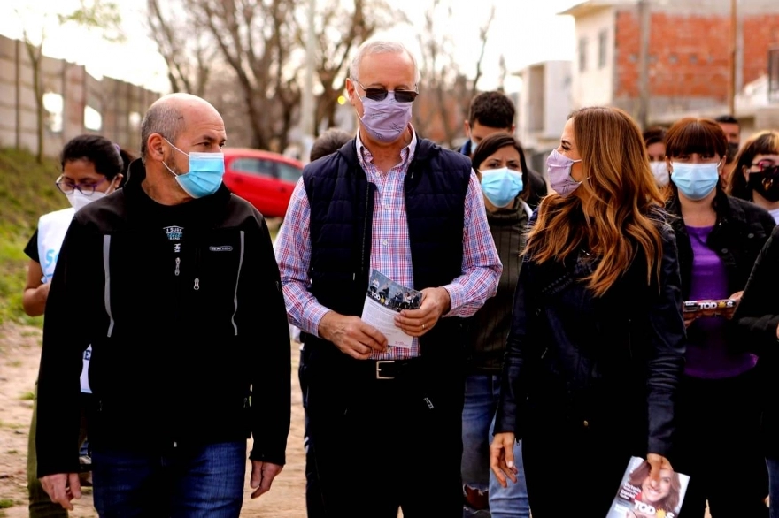 Tolosa Paz, Gollan, Secco y Cagliardi en el Barrio José Luis Cabezas