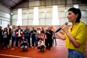Mayra Mendoza inauguró un nuevo gimnasio deportivo para el Club Juventud de Bernal