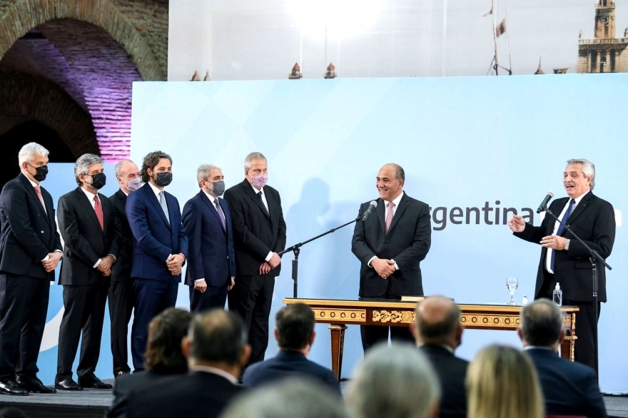 Alberto Fernández les tomó juramento a los nuevos ministros
