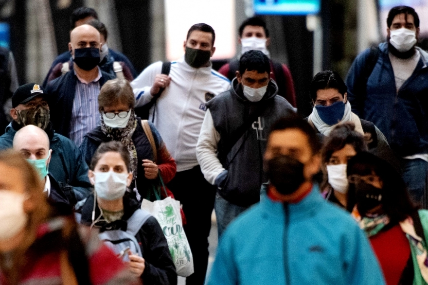 El uso de tapabocas al aire libre ya no será obligatorio