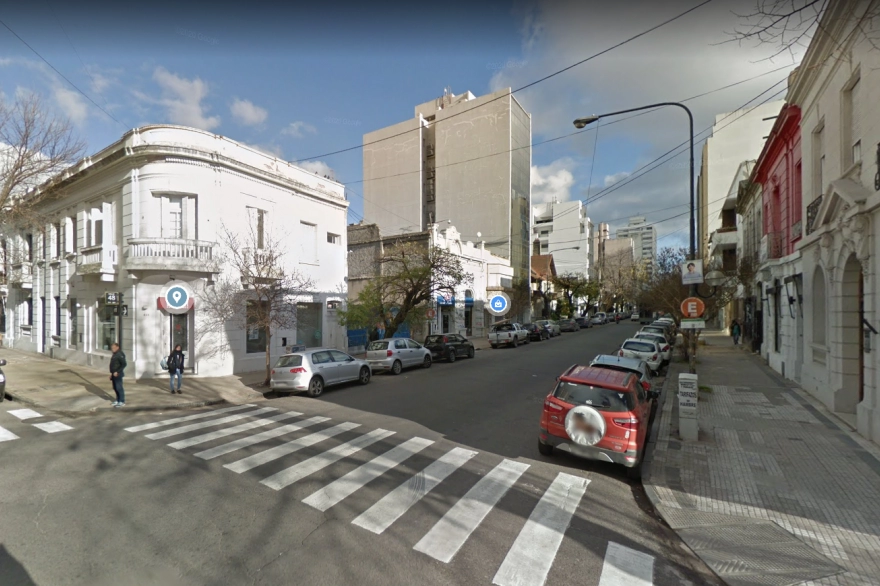 Inseguridad en La Plata: forzaron la puerta de un auto y robaron