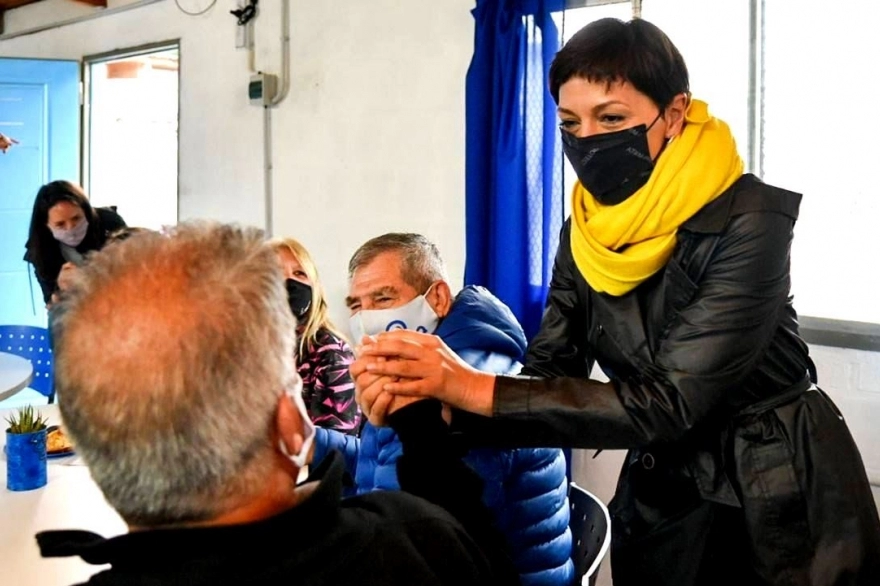 Mayra Mendoza visitó un Centro de Jubilados y destacó obras en Quilmes