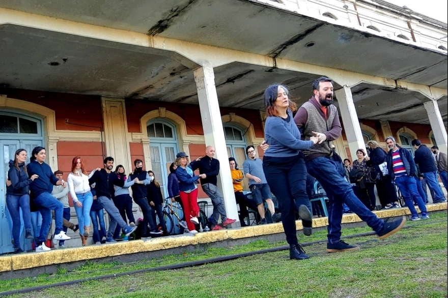 Teatro, circo y clases de swing el finde largo en Meridiano V