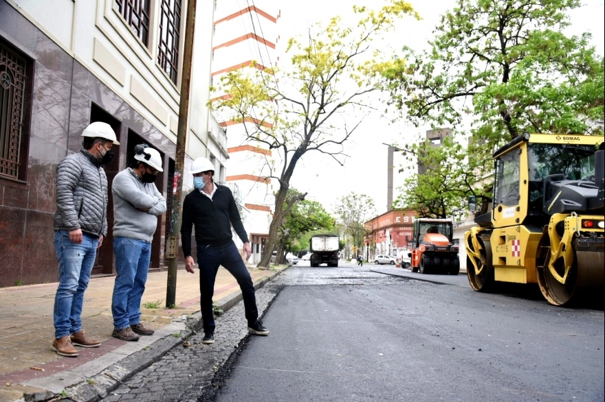 La Plata avanza en la pavimentación de calles de adoquines