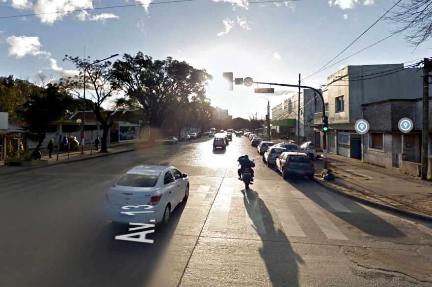 Video: violento choque y un joven que pelea por su vida en La Plata