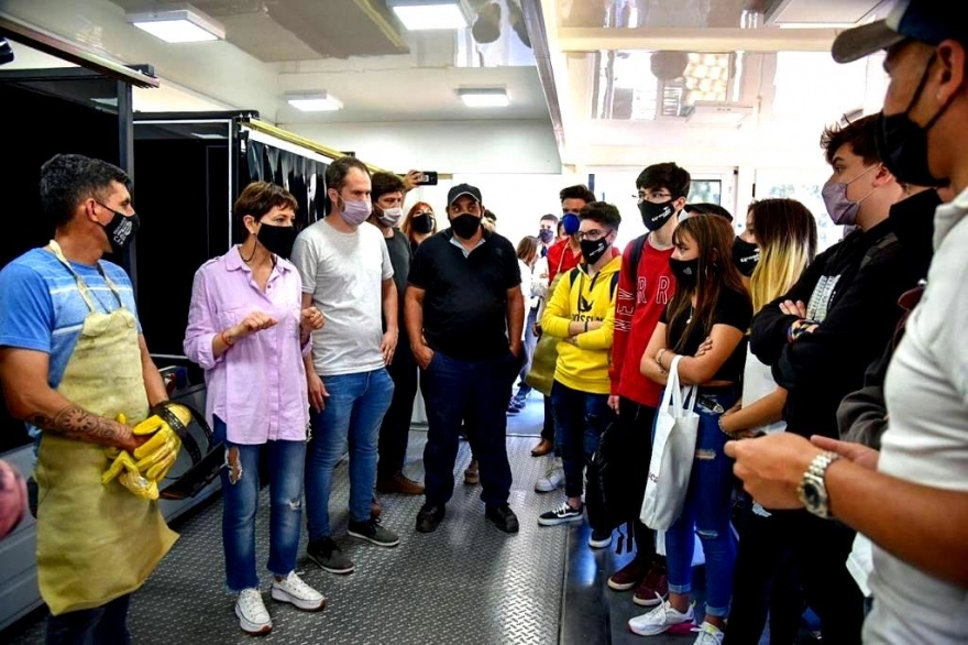 Mayra Mendoza visitó las instalaciones de la  Expo Quilmes Educa 2021