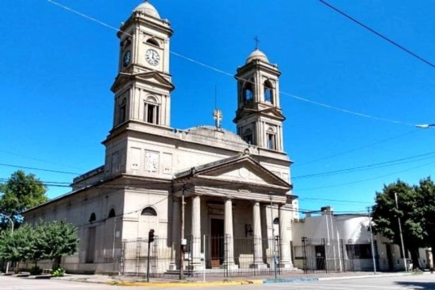 Un cura entró a la parroquia y encontró la caja fuerte vacía