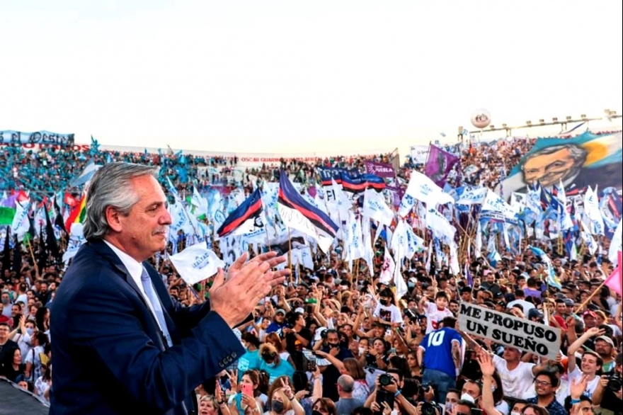Desde Morón, ante una multitud, Alberto reivindicó las políticas de Néstor Kirchner