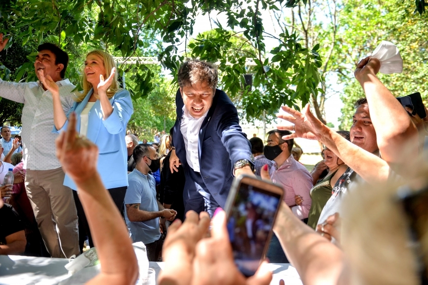 Kicillof destacó las políticas para jubilados en una reunión en Isidro Casanova