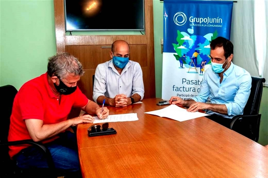Petrecca firmó un convenio con el Club Sarmiento de Junín