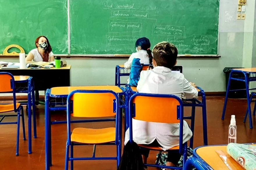 Dejó de ser obligatorio el uso de barbijo al aire libre en las escuelas de Provincia