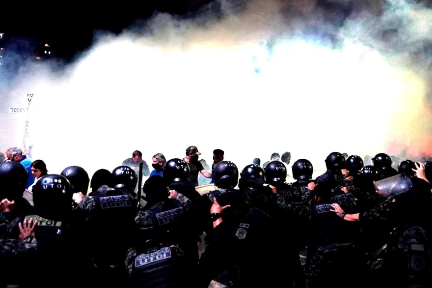 Marcha por crimen del kiosquero: incidentes y gases lacrimógenos de la policía