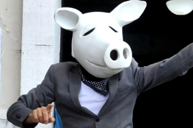 El color de las elecciones: el chancho blanco, el juego del calamar y otros disfraces