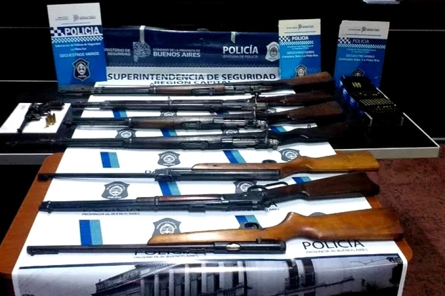 Cayó el “loco del fusil” en La Plata: tenía un arsenal en su casa