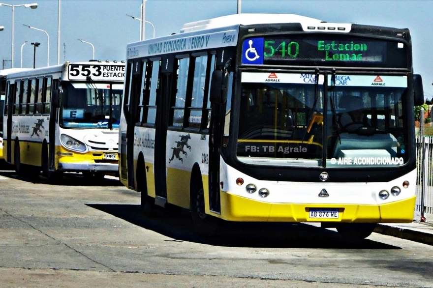 Furia sin control: un pasajero le revoleó un botellazo a un colectivero