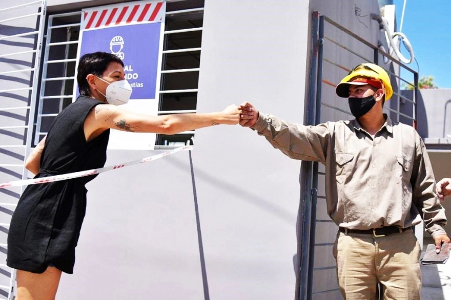 Mayra Mendoza supervisó el avance de obra en un centro de salud