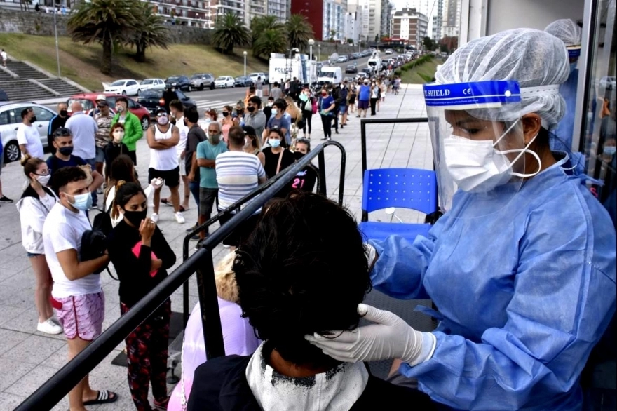 Siguen los récords de casos: más de 100 mil contagios en un día en Argentina