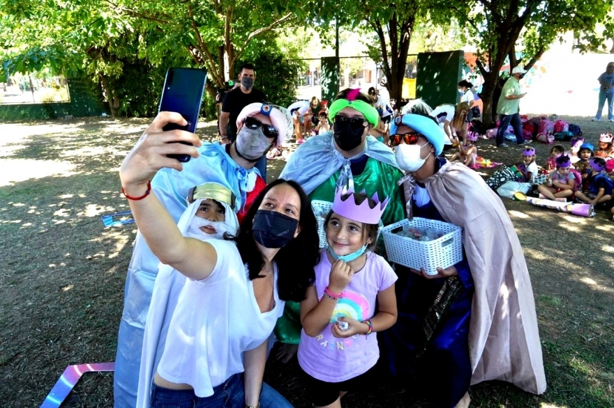 Soledad Martínez recorrió la colonia de verano de Vicente López