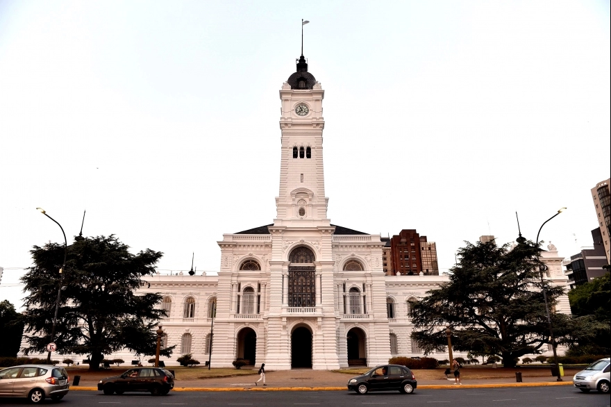 Pintura nueva: así quedó la Municipalidad de La Plata tras la renovación de color