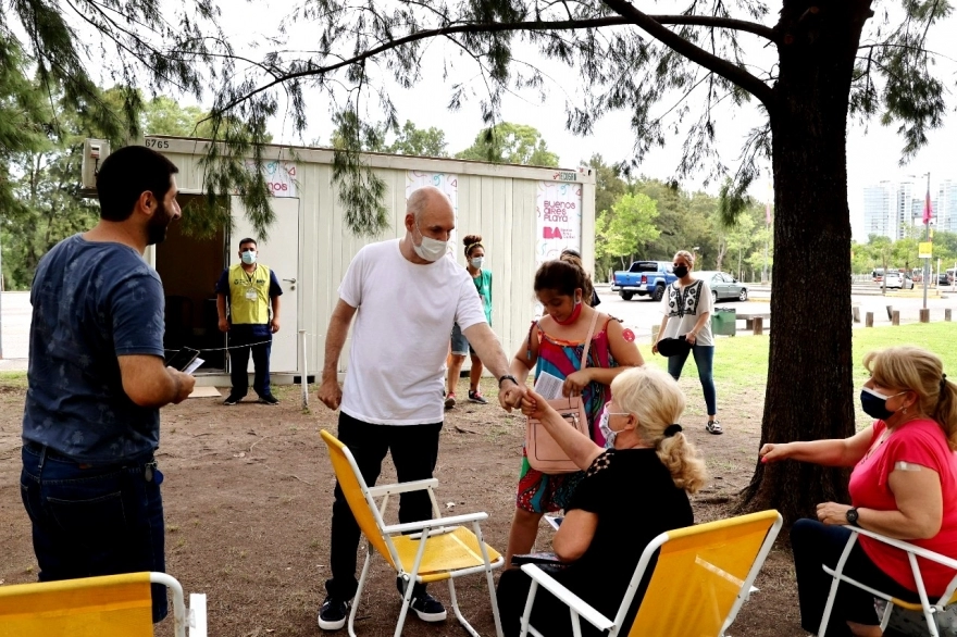 Larreta visitó el vacunatorio contra instalado en Buenos Aires Playa