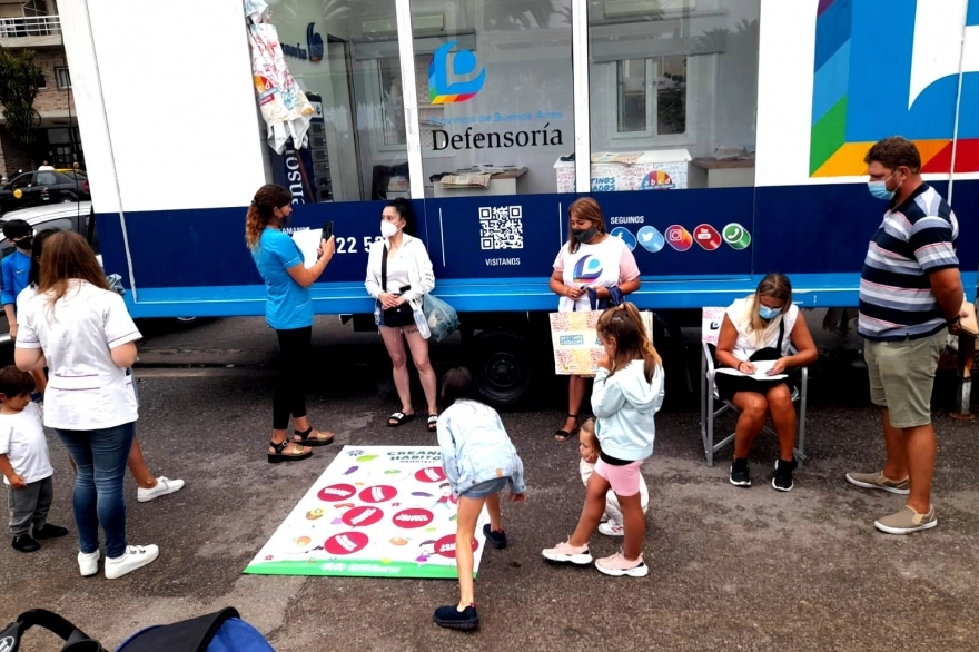 Nutricionistas recorren la Costa Atlántica con una consigna saludable