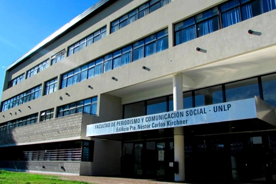 Discusión y piñas en la Facultad de Periodismo de la UNLP