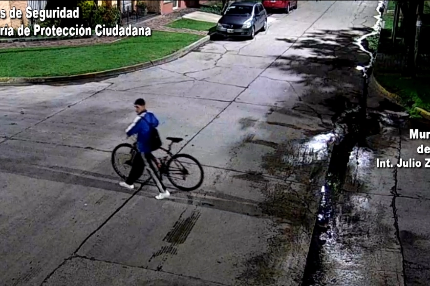Video: robó una bicicleta, lo detectaron las cámaras y lo detuvieron