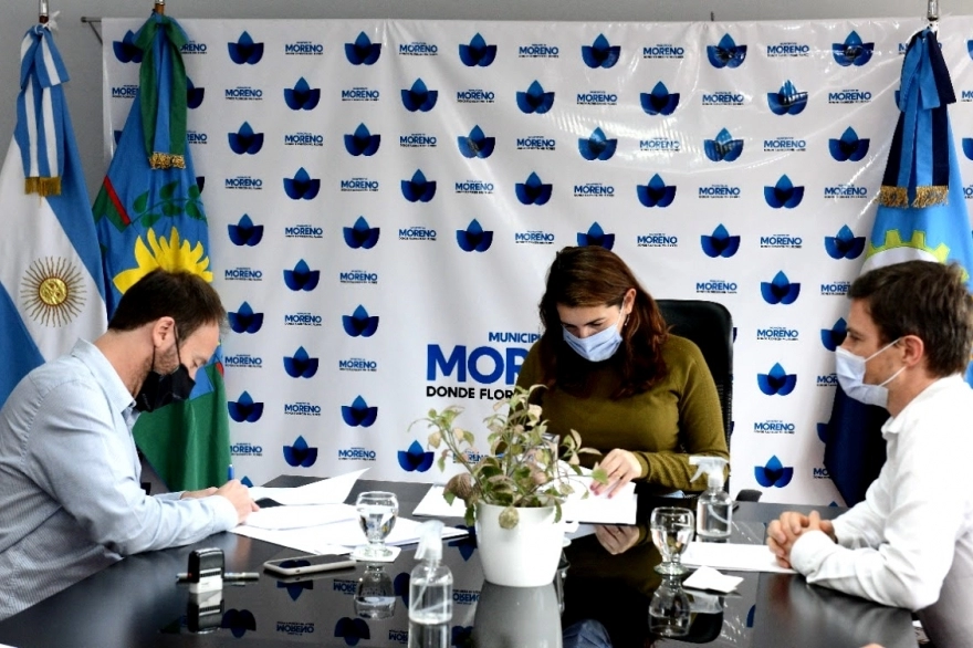 En Moreno, López y Costa firmaron un convenio para extender la red de gas