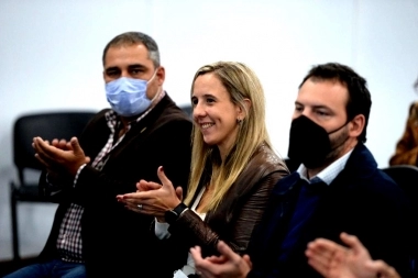 Iañez participó junto a Simone de la licitación de casas en Melchor Romero