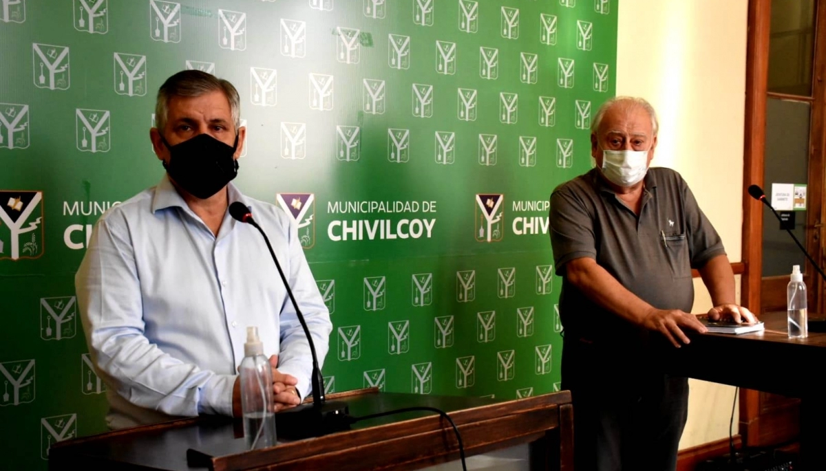 Britos salió a contener un reclamo de empleados municipales en Chivilcoy