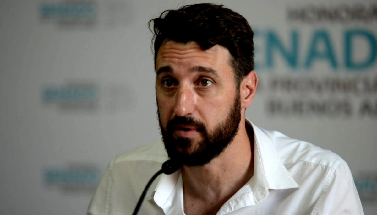 Bizarro: un senador tocó la guitarra y le dedicó un tema de La Renga a Alberto Fernández