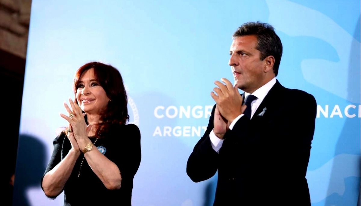 Cuál fue el mensaje y el regalo que le mandó Cristina Kirchner a Alberto Fernández