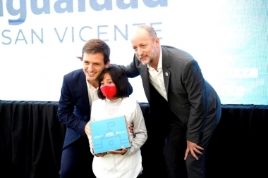 Insaurralde afina las recorridas por el Conurbano: visitó a Mantegazza en San Vicente