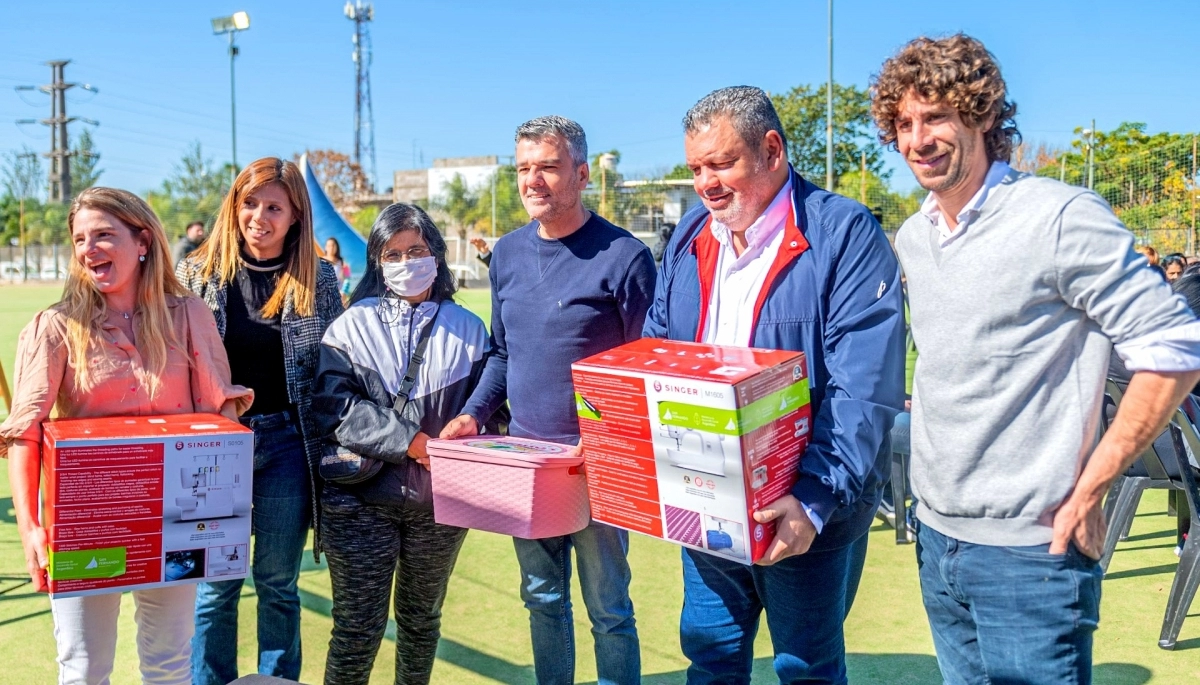 Andreotti y Zabaleta entregaron kits de costura a emprendedores en San Fernando